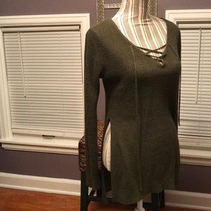 Sweater, long sleeve, irregular.